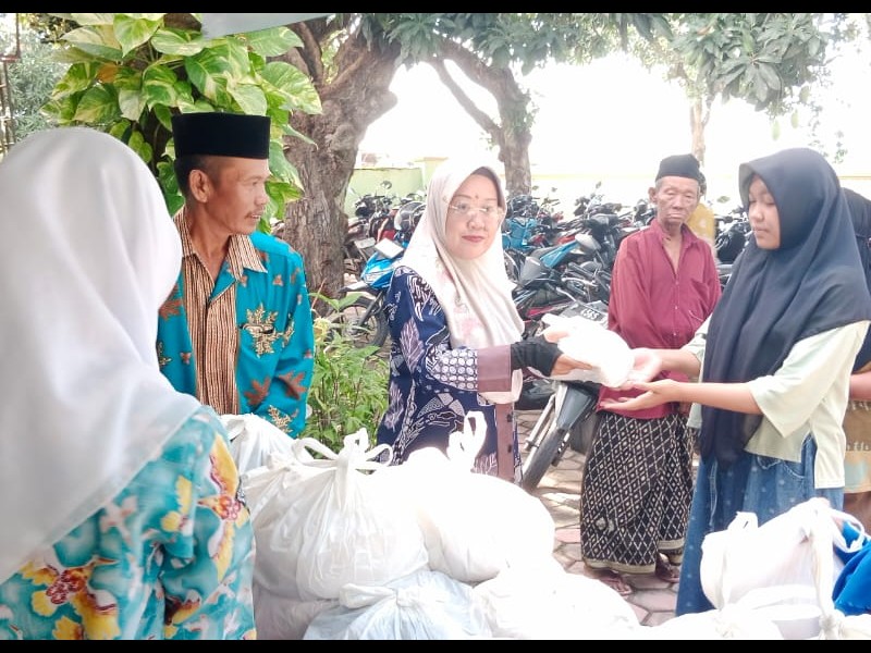PEMBAGIAN ZAKAT FITRAH DI SMP NEGERI 1 MANGARAN TAHUN 1447 HIJRIYAH 2026 MASEHI